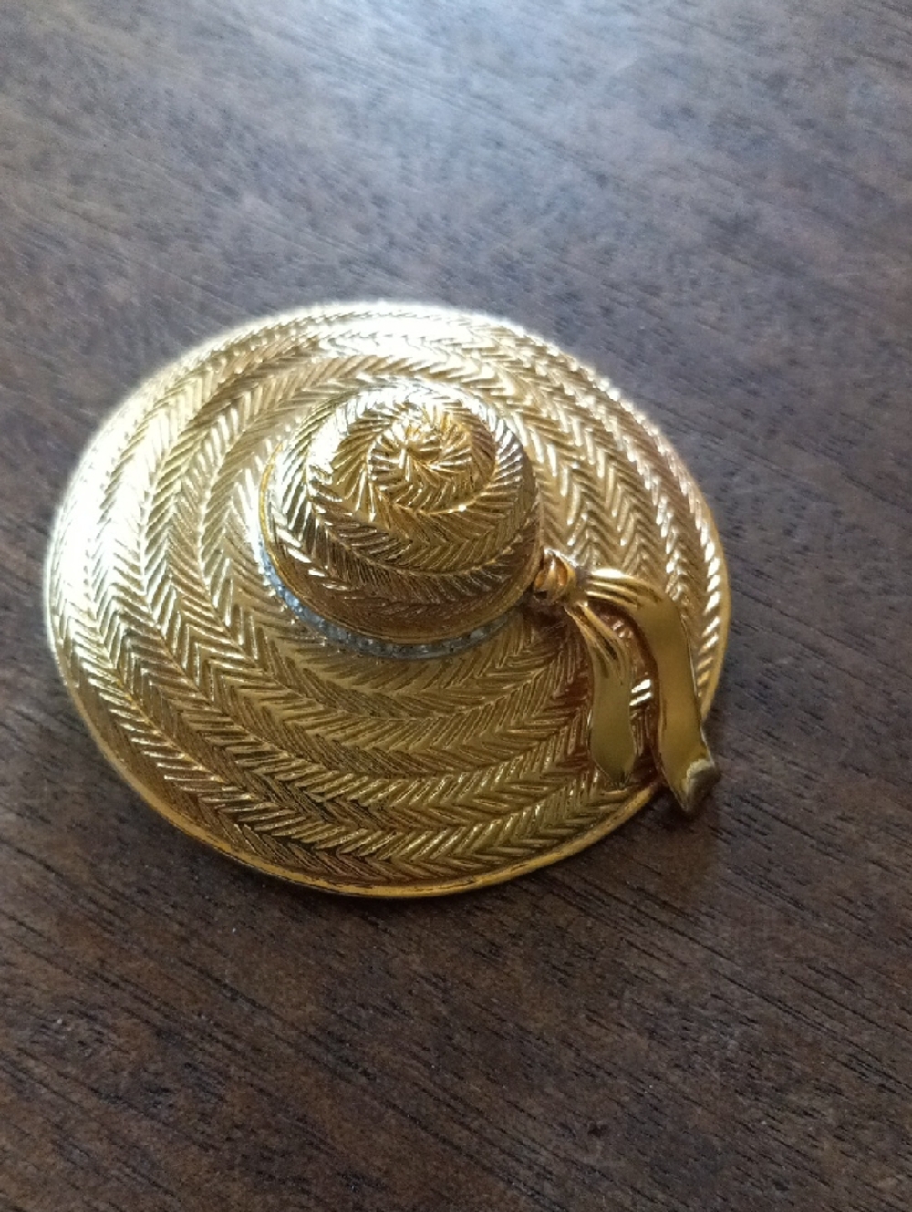 Vintage Gold Tone Hat Brooch Pin with Stone Band And Bow Accent